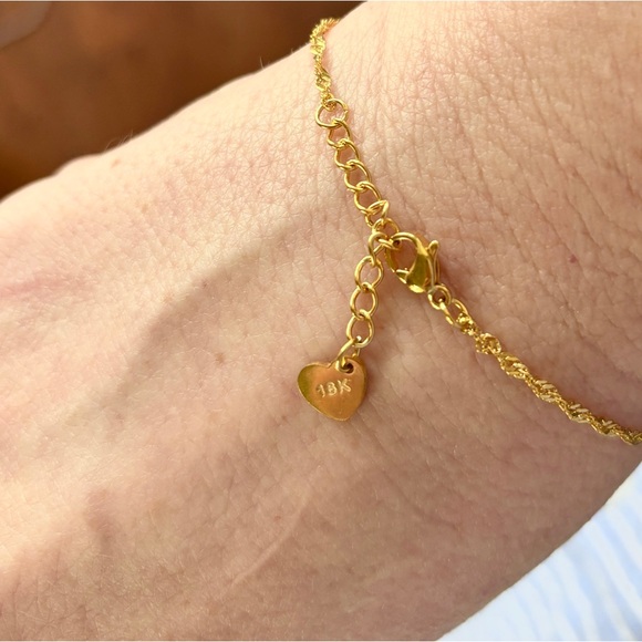 Gold “K” initial bracelet - Picture 5 of 6